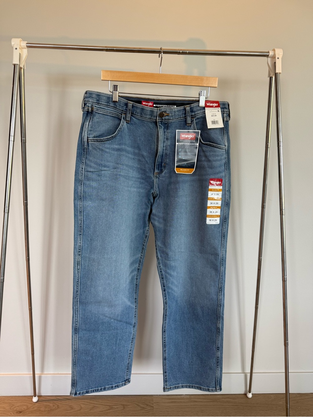 Wrangler Men's Relaxed Jeans in Light Blue Denim